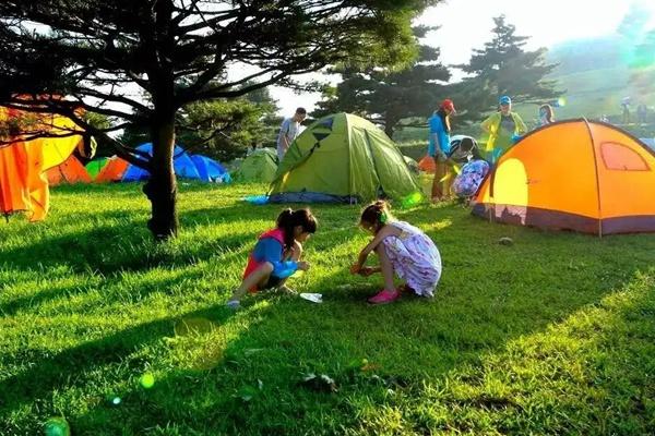 野外露营帐篷什么颜色安全?搭在哪里比较好?