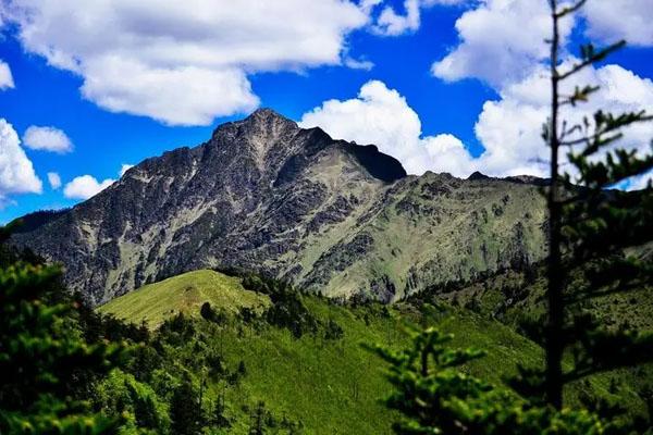 云南登山必去的旅游景点 值得去的爬山地点