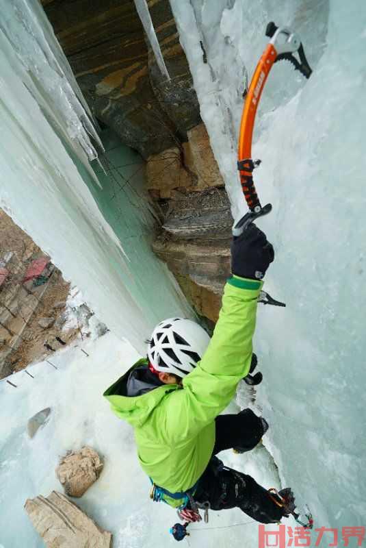 攀冰运动需要哪些装备？