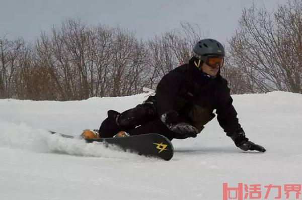 单板滑雪刻滑是什么意思？