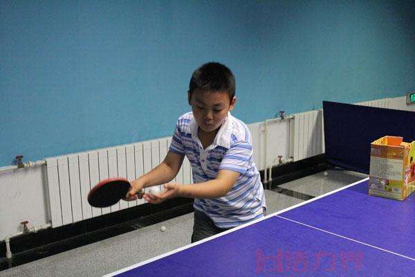 【体育教练】少年儿童如何练习乒乓球发球