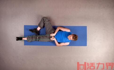 健腹轮标准姿势与正确使用方法