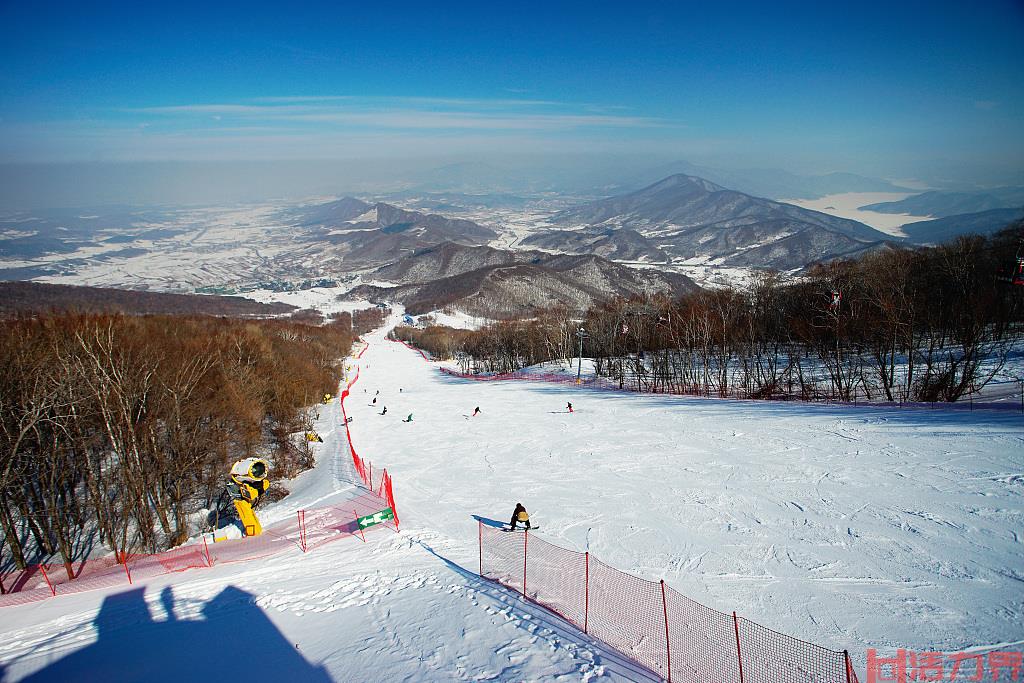 长白山滑雪场11月15日开板 附长白山国际度假区滑雪教练费用