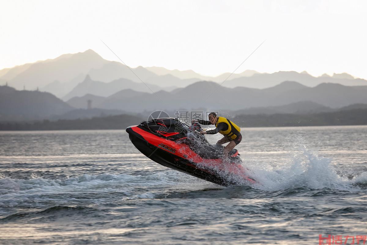 水上摩托艇运动需要哪些装备？