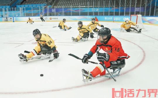 冰上运动训练中心项目迎来首场冰球测试赛