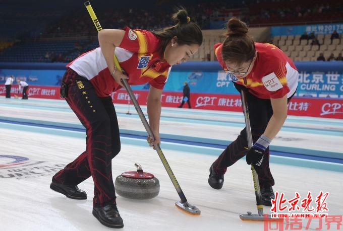 中国冰壶队备战2022年北京冬奥会