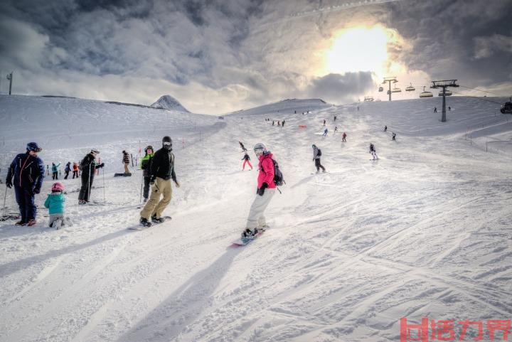 阿尔卑斯滑雪训练基地开展“燃情冰雪 助力冬奥”