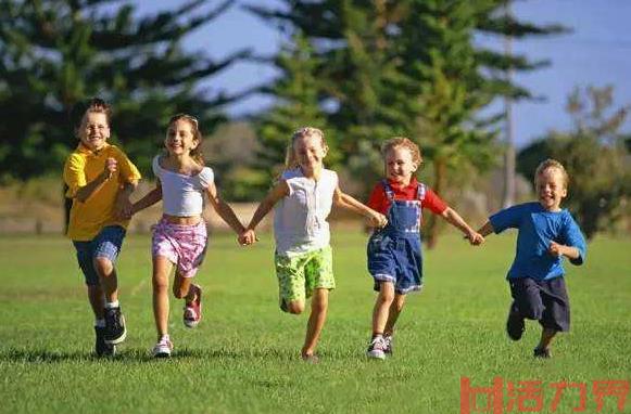 孩子的天性就是爱玩！户外轮滑可以让孩子自信，放飞自我！