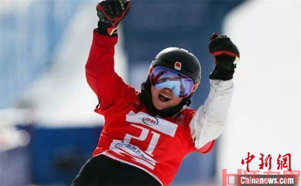 喜讯！国际雪联单板滑雪北美杯：中国冰雪健儿宫乃莹勇夺金牌！