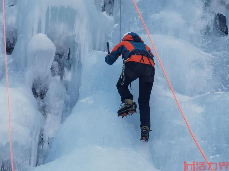 冬季去攀冰才是正经事，制作冰壁最有趣！